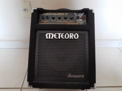 Cubo Amplificador Meteoro Star Black 8