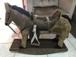 Vendo Cavalinho de Balanço com Estribo e Rédea,fabricado em Madeira