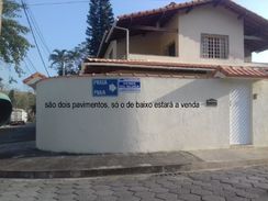 Vendo uma Casa com Dois Dormitórios e uma Suíte