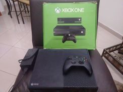 XBOX One 500 GB em ótimo Estado Barato