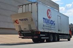 Frete Transporte Caminhão Truck Bau de 10 Mts com Plataforma Elevatóri