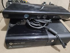 Vende.se Xbo360 com 2 Controles, Kinect e 6 Jogos. Excelente Estado de