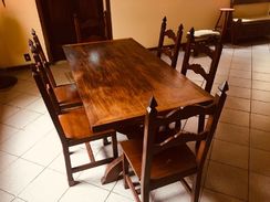 Conjunto de Mesa e Cadeiras