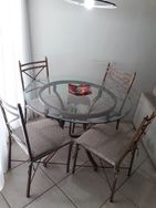 Conjunto de Mesa e Cadeiras de Ferro e Vidro