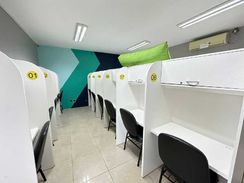 Aluga Sala Comercial na Praça 14 em Avenida Principal com 130m2 e 6 Salas com 23 Estacoes de Telemar