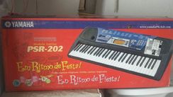 Teclado Eletrônico Portátil Yamaha Mod.latino Psr 202, Seminovo