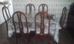 Vendo uma Mesa de Vidro com Seis Lugares e uma Cristaleira