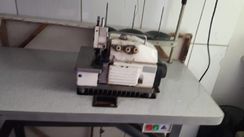 Máquina Overlock