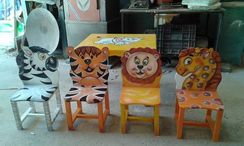 Mesa Infantil. Quatro Cadeiras