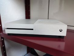 XBOX One S com Caixa