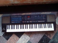 Teclado Roland E-15