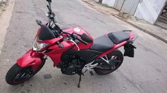 CB 300 Vermelha