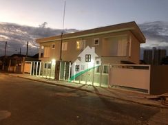 Casa com 3 Dorms em Praia Grande - Guilhermina por 560 Mil à Venda
