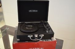 Fotos Similares: Victrola Nostalgic 3 Speed Vintage Bluetooth Suitcase (usada 1 Vez para Teste) 