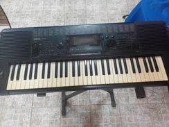 Fotos Similares: Teclado Yamaha Psr 520 