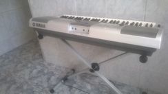 Teclado Yamaha Semi Profissional E403