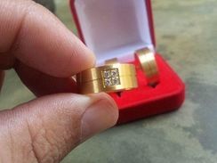 Par de Aliança Monalisa Reta Escovada 8mm com Pedra de Zircônio na Fem