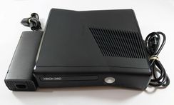 X Box 360 Slim + Manete Semi Novo