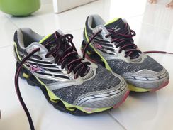 Fotos Similares: Vendo Mizuno Novo 