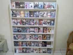 110 Dvd's e uma Prateleira