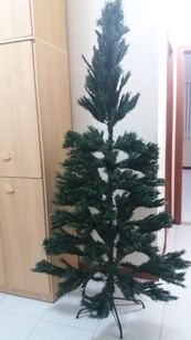 árvore de Natal com um Kit, Guirlanda, Bolas e Etc