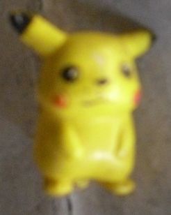 Miniatura em Borracha Pikachu Pokémon 2 Cm