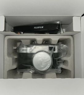 Câmera Digital Fujifilm X100v 26,1 Megapixels Prateada