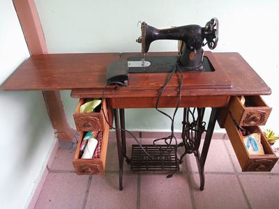 Máquina de Costura Antiga Singer