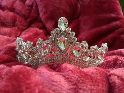 Coroa Prateada e Acessórios para Debutantes e Noivas