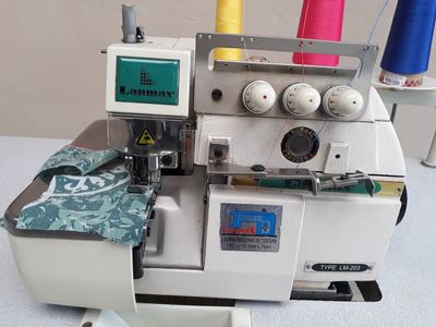 Máquina de Costura Overloque Indústrial