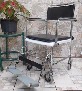 Cadeira com Rodas Ideal para o Banho do Desabilitado