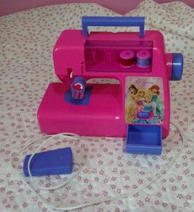 Máquina de Costura Infantil Princesas Disney