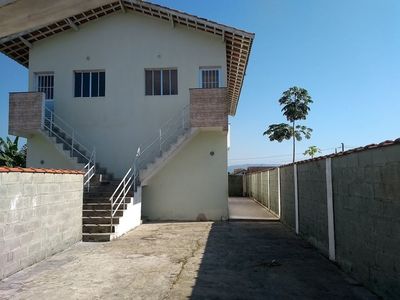 Vende Casa em Itanhaém com Garagem para 2 Carros!