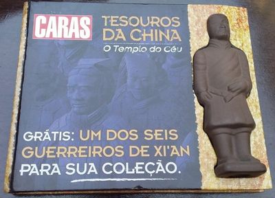 Guerreiro Xian de Terracota 17cm com Livro Capa Dura Tesouros da China