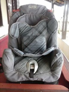 Cadeira de Bebê para Carro e uma Cama Infantil