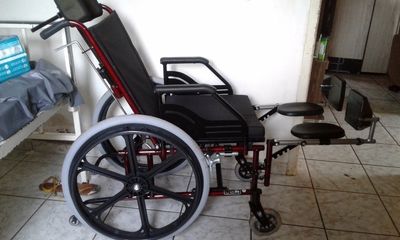 Cadeira de Rodas Retrátil