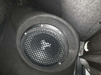 Sub JL Audio 10 Pol com Cx Selada Honda Fit