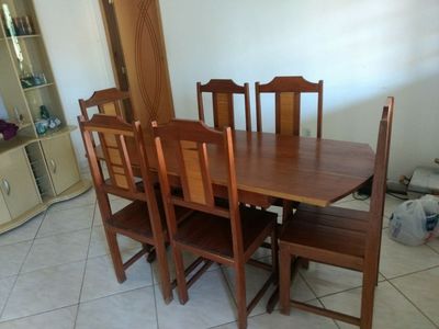 Mesa de Madeira com Seis Cadeiras