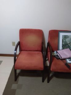 Mesa com Cadeiras e Poltronass