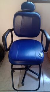 Vendo Cadeira Giratória da Cor Azul