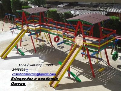 Playground Infantil Casinha de Madeira