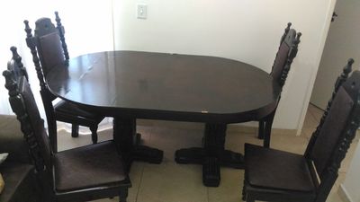 Mesa de Madeira Pura com 5 Cadeiras