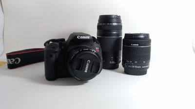 Canon T5i + 3 Lentes