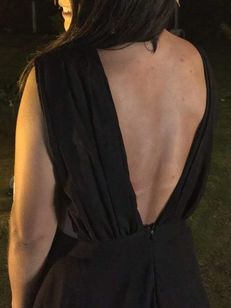 Vestido de Gala Longo Preto com Decote Cavado na Frente e nas Costas