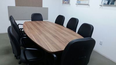 Mesa de Reunião com 7 Cadeiras
