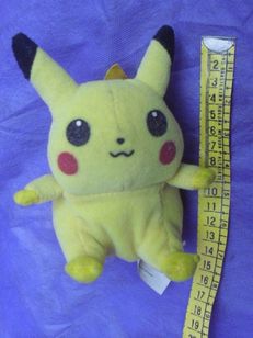 Pelúcia Pikachu Pokémon 14 Cm Original Nintendo Hasbro 1998