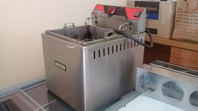 Fritadeira Elétrica de Mesa Croydon com Filtro água 25 Litro