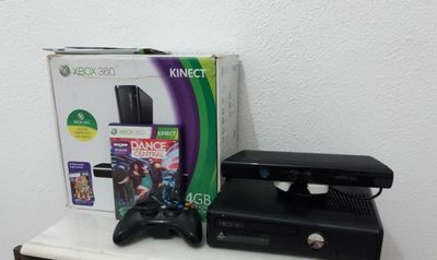 XBOX 360 com Kinect (travado)+ Game