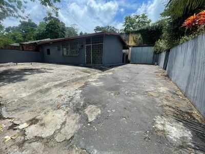 Casa com 3 Dormitórios e Galpão à Venda, 500 m2 por RS 580.000 - Coroado - Manaus-am