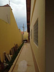 Vendo uma Casa com Piscina na Cidade de Cantanduva Interior de SP